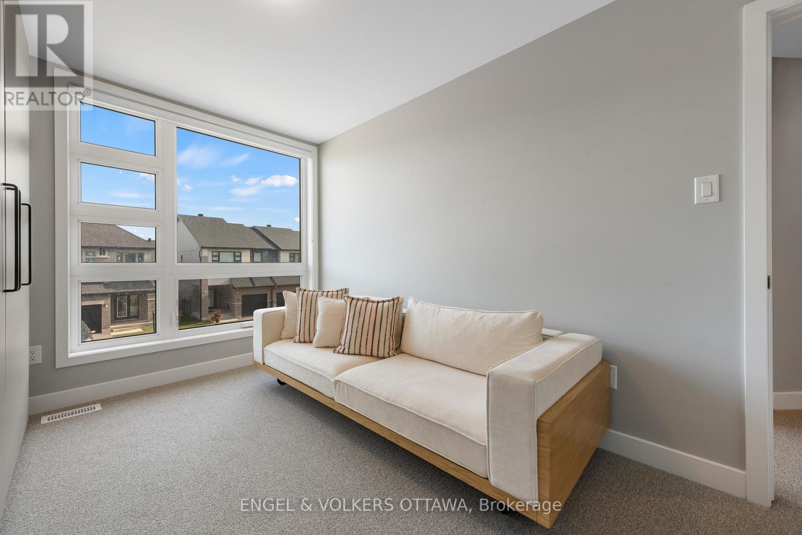 517 Cobra Crescent