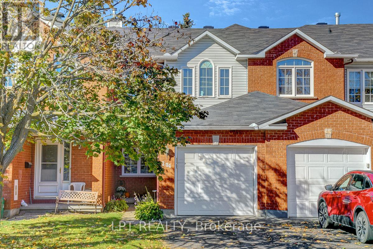 204 Forestglade Crescent