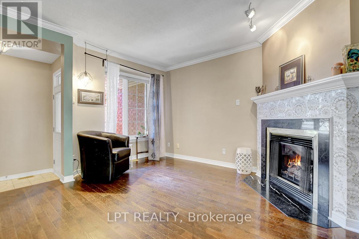 204 Forestglade Crescent