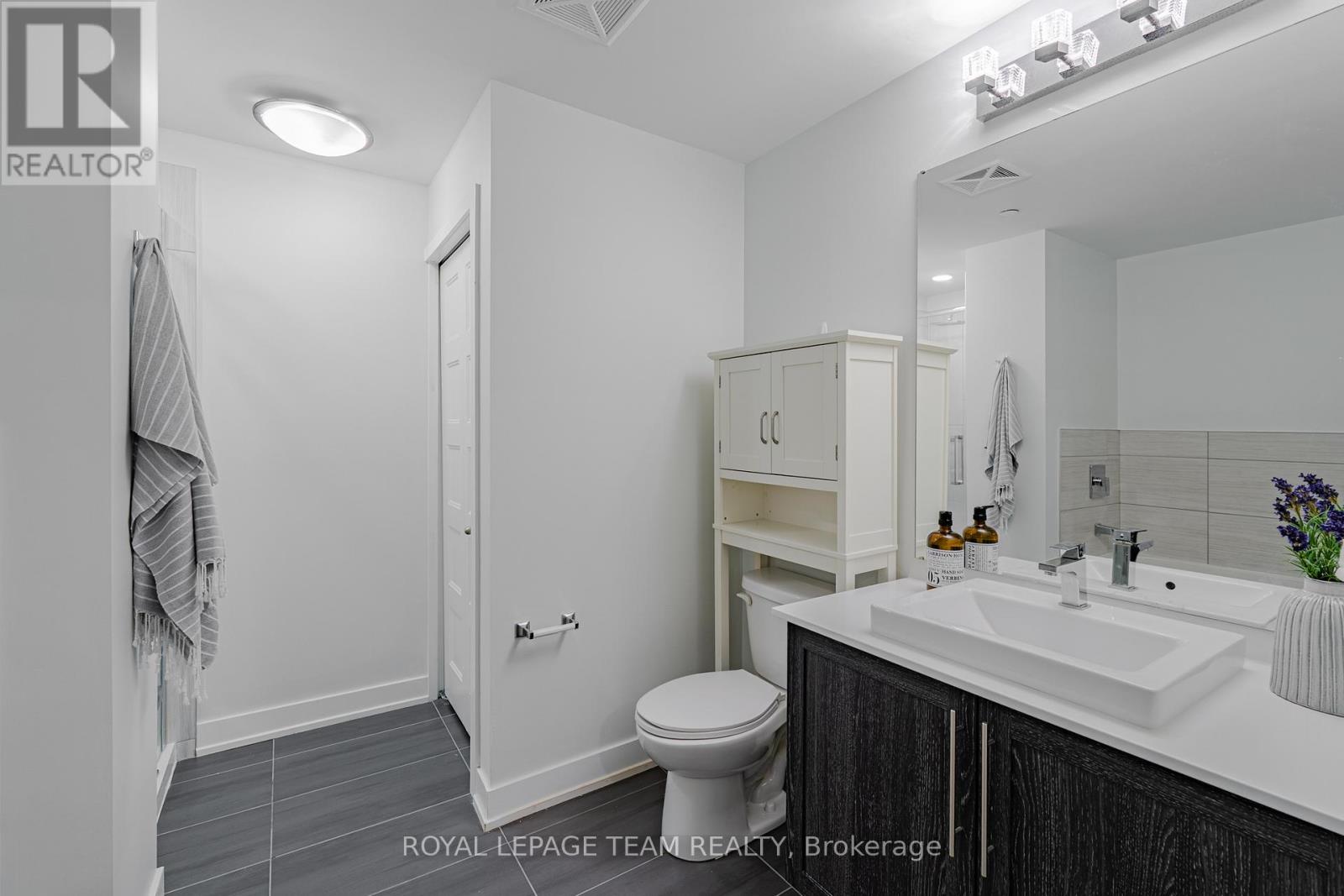 1106 - 200 Inlet Private