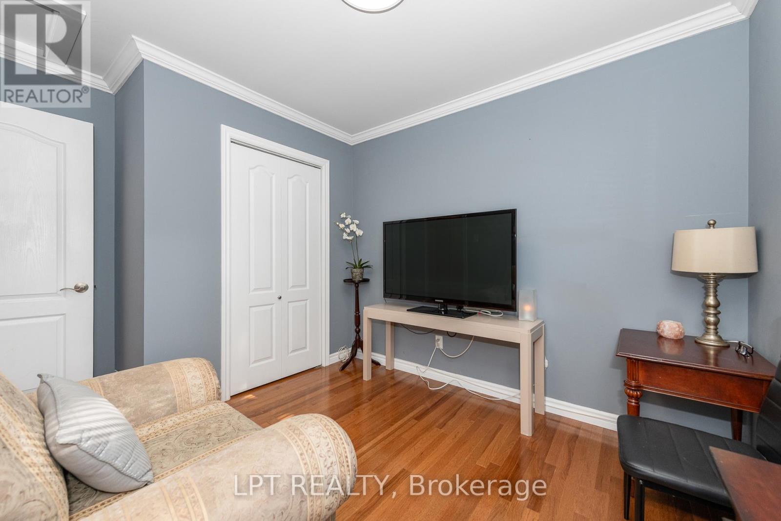 859 Griffith Way
