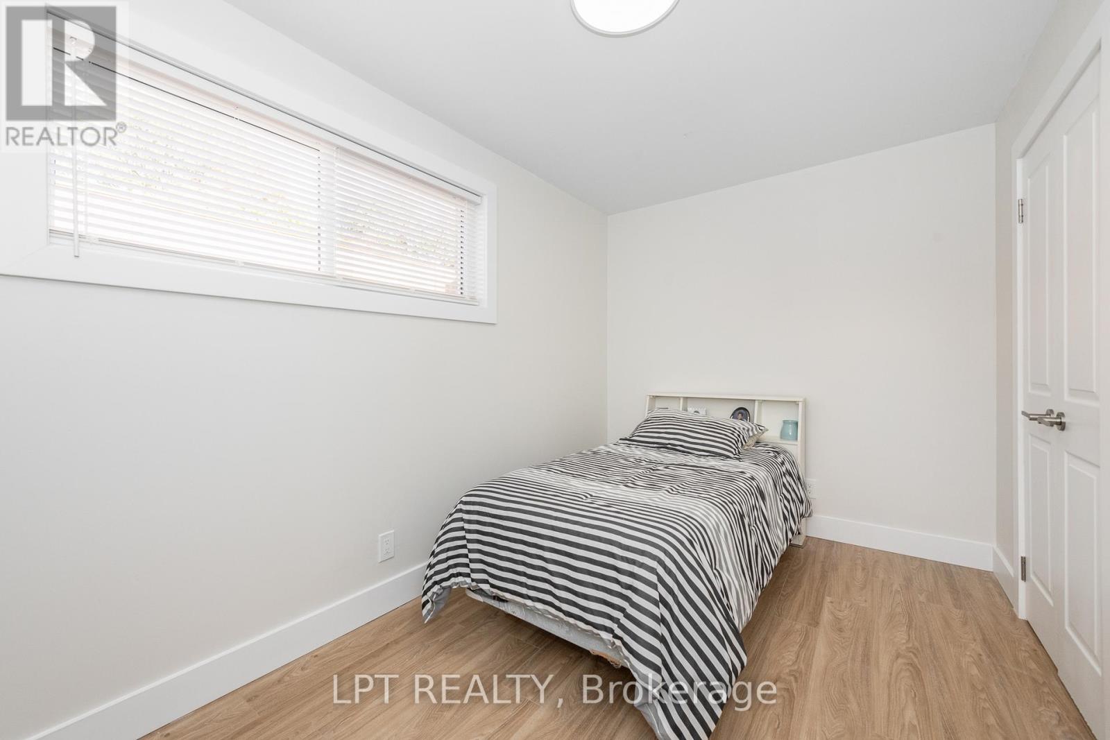 859 Griffith Way