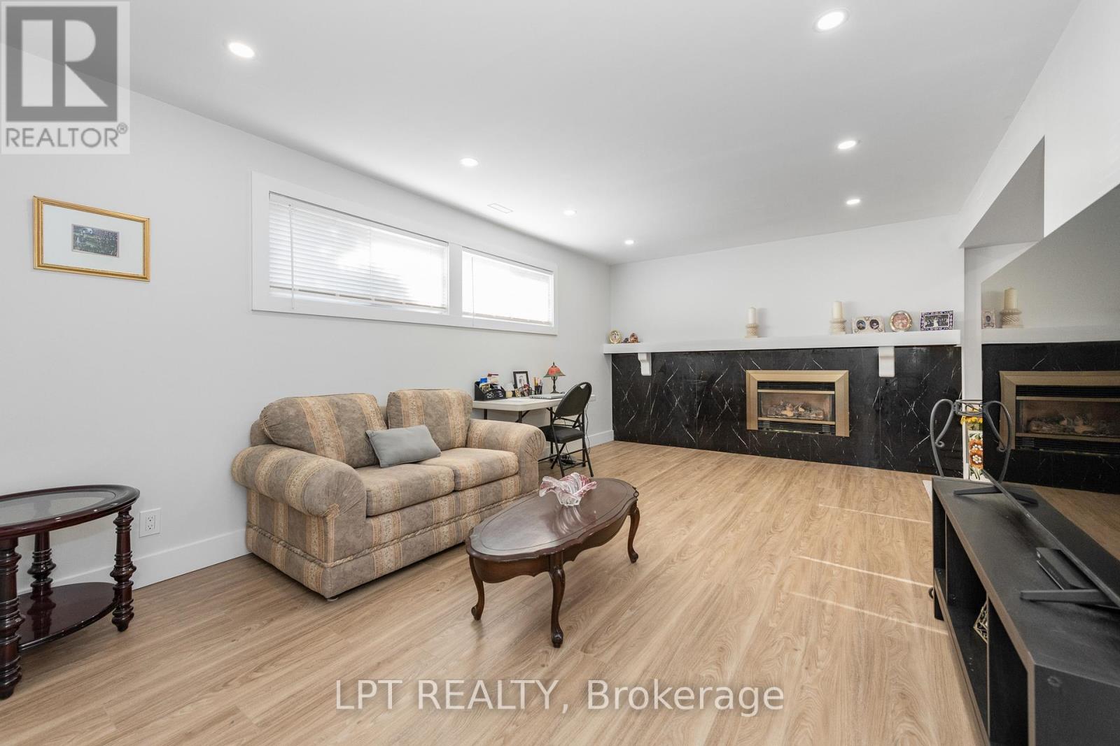859 Griffith Way