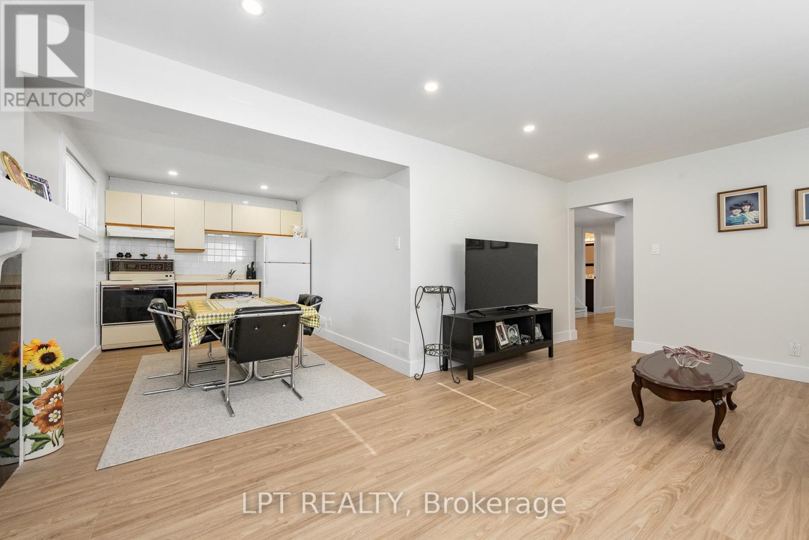 859 Griffith Way