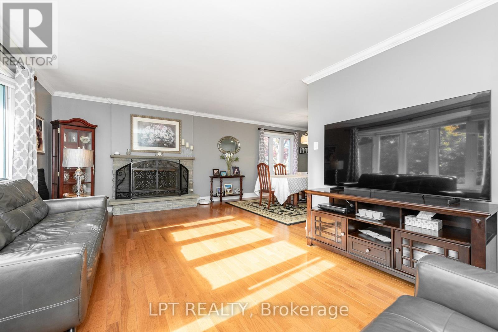 859 Griffith Way