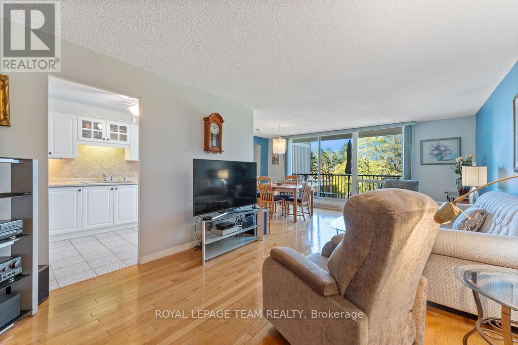302 - 665 Bathgate Drive