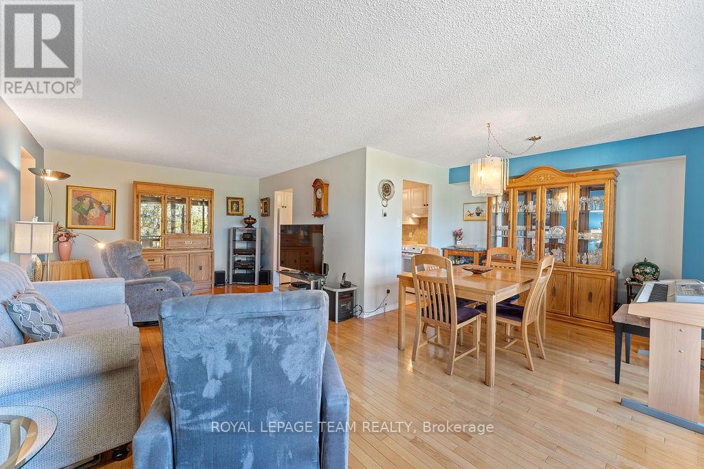 302 - 665 Bathgate Drive