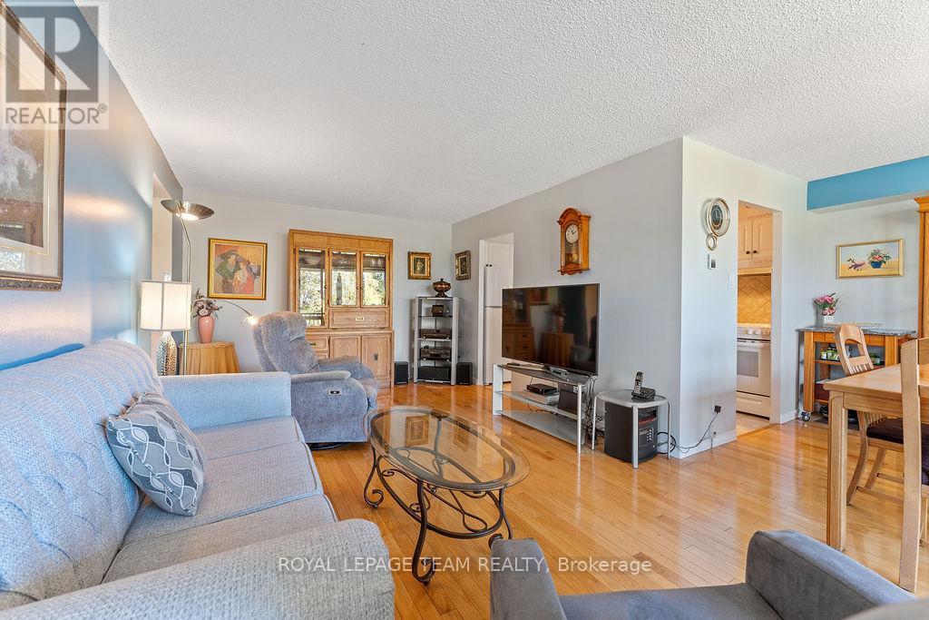 302 - 665 Bathgate Drive