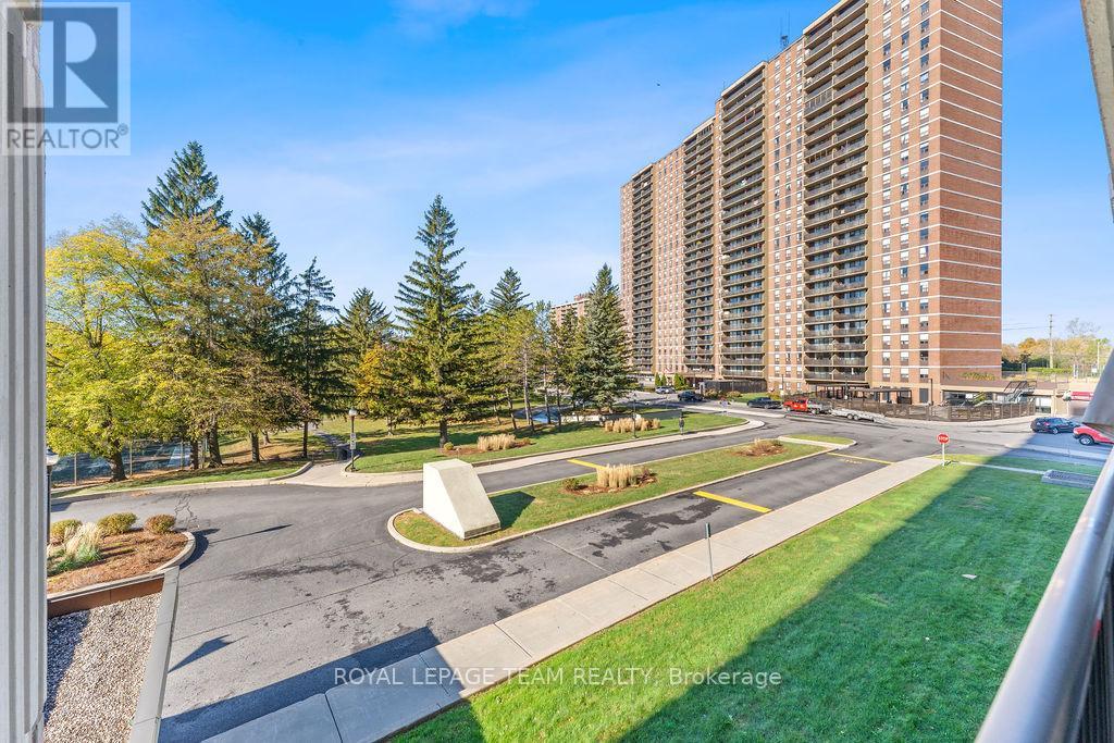 302 - 665 Bathgate Drive