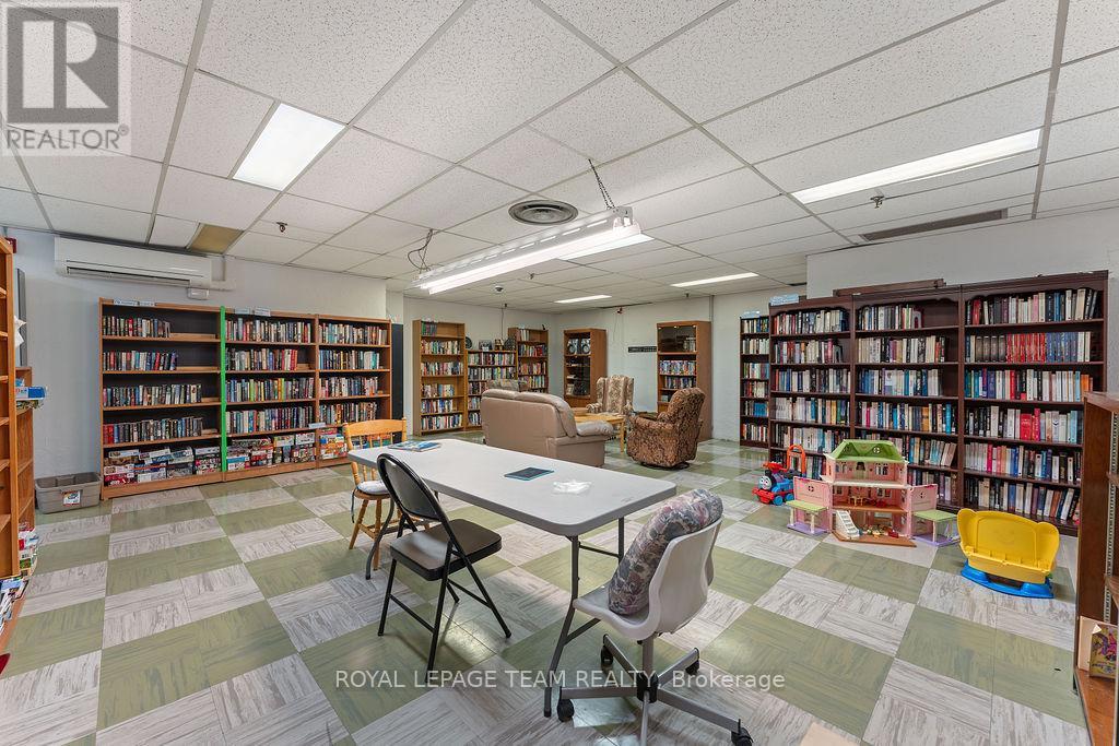 302 - 665 Bathgate Drive