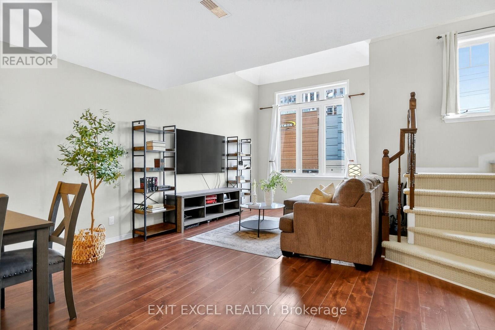 206 Keltie Private