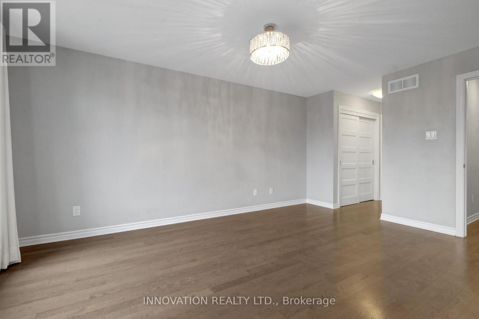 322 Fergus Crescent