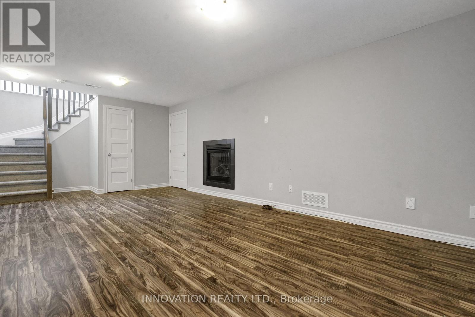 322 Fergus Crescent