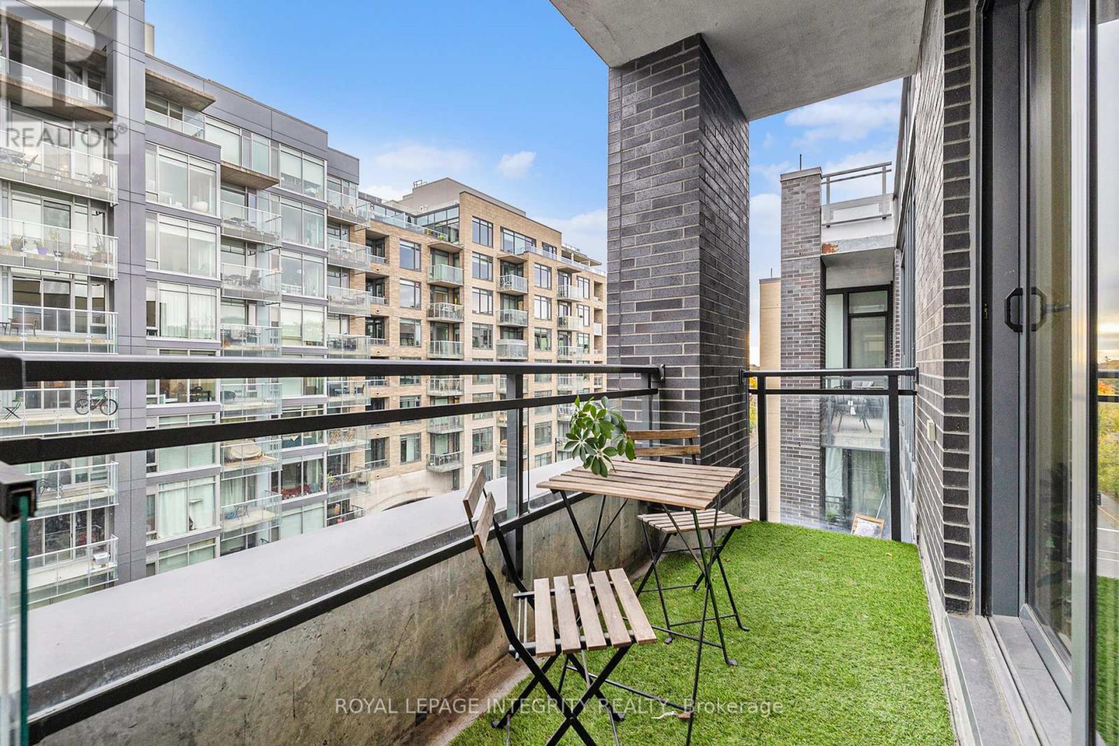 615 - 101 Richmond Road