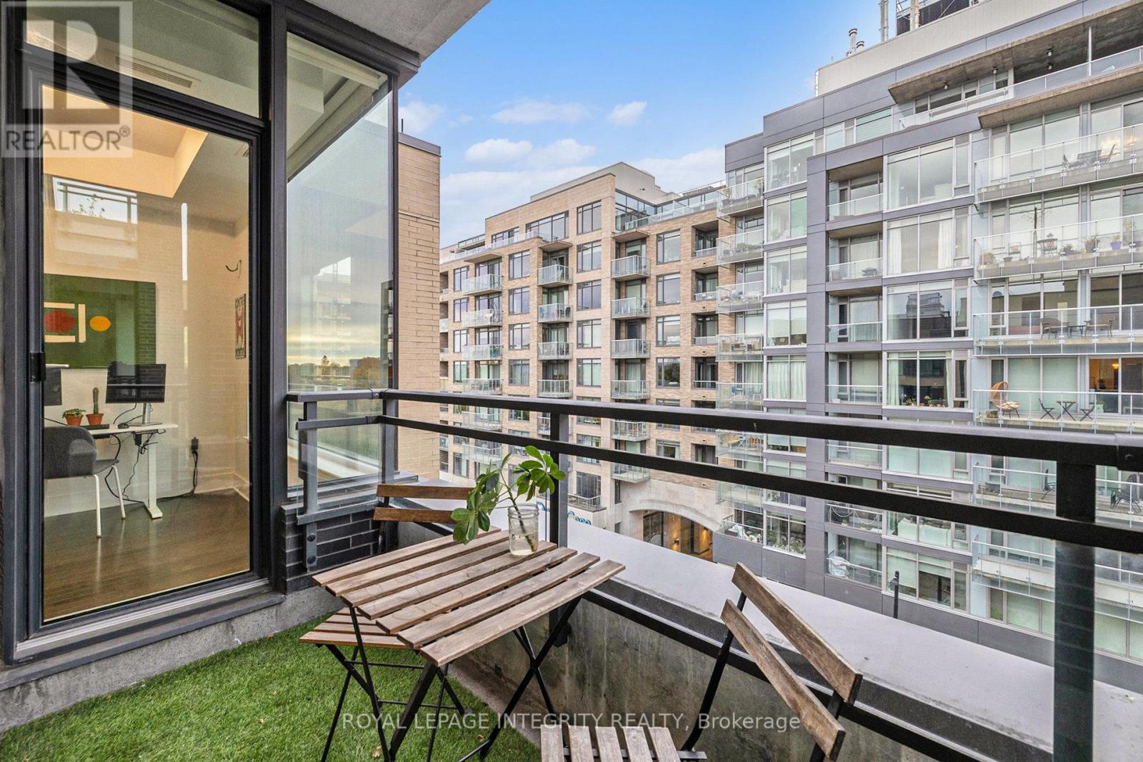 615 - 101 Richmond Road