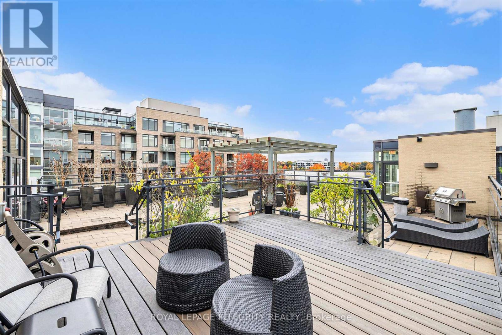 615 - 101 Richmond Road
