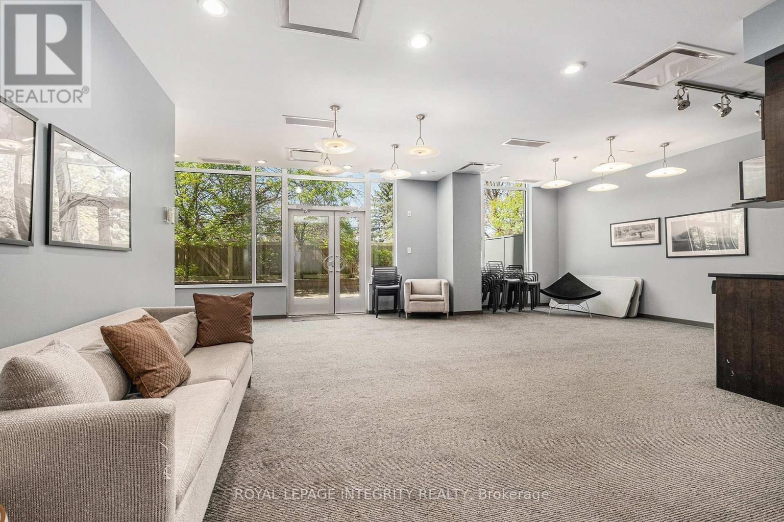 615 - 101 Richmond Road