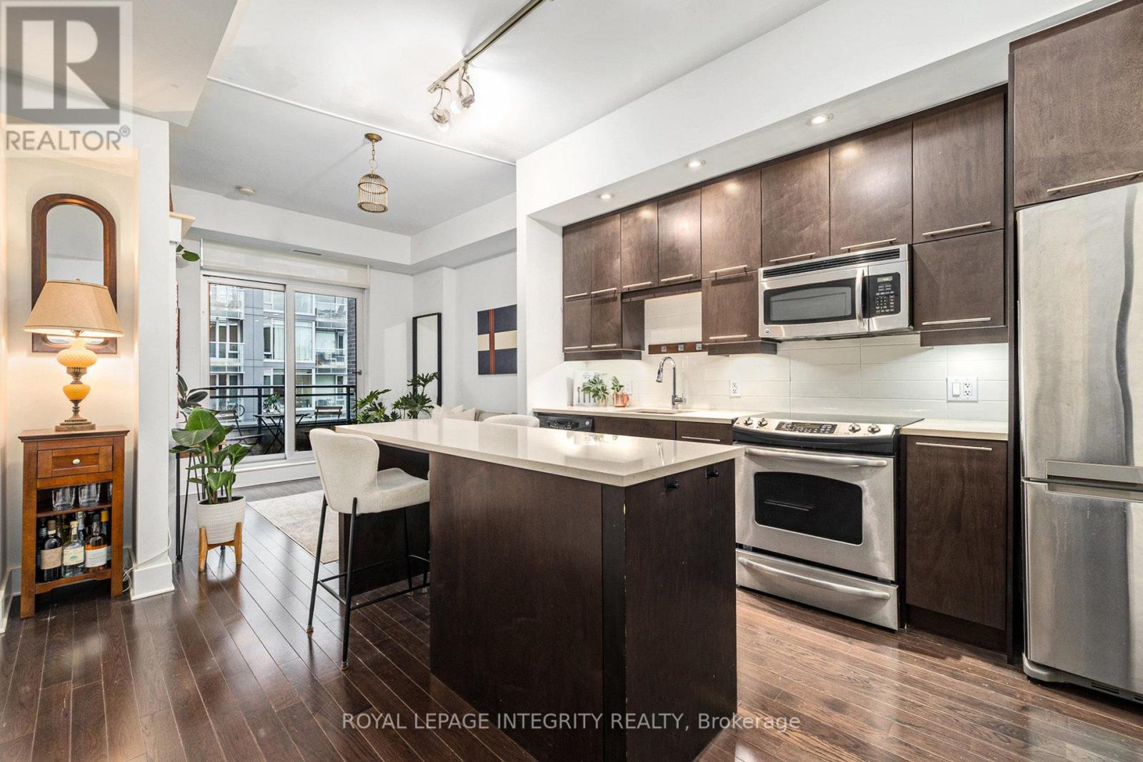 615 - 101 Richmond Road