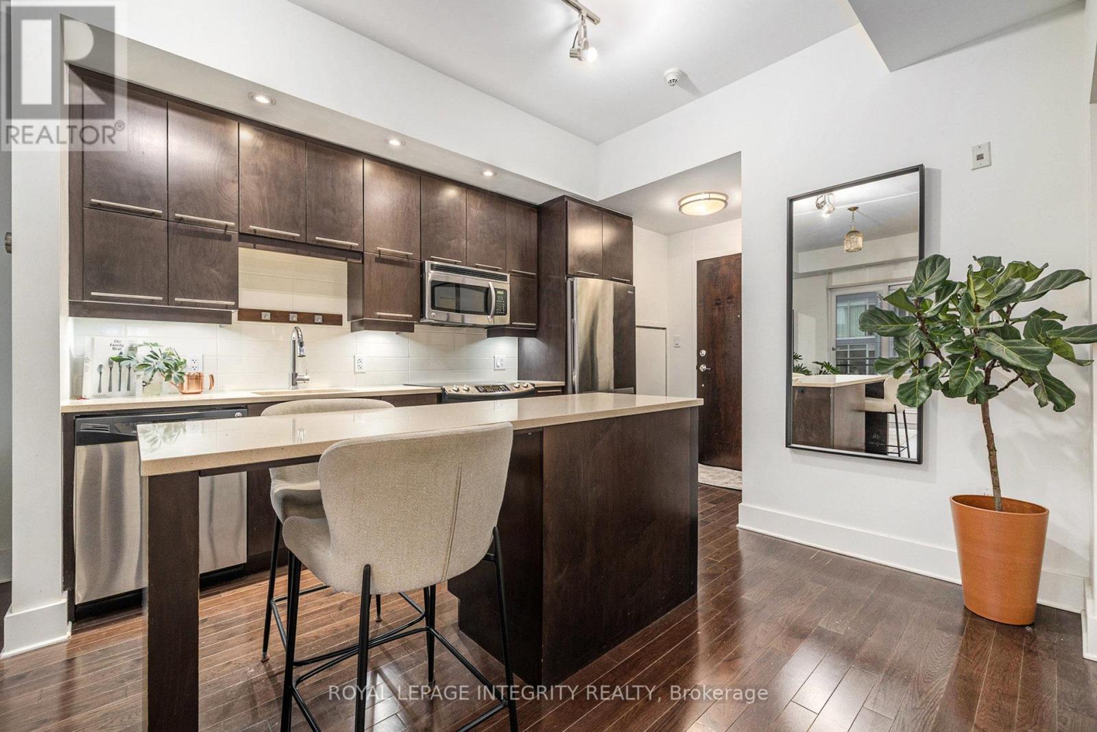 615 - 101 Richmond Road