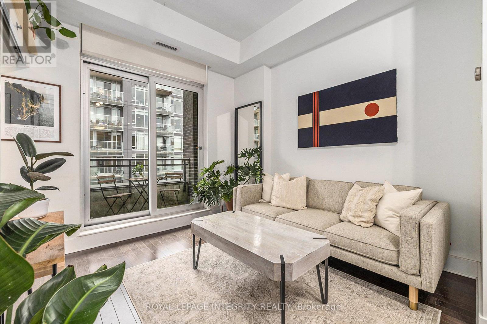 615 - 101 Richmond Road
