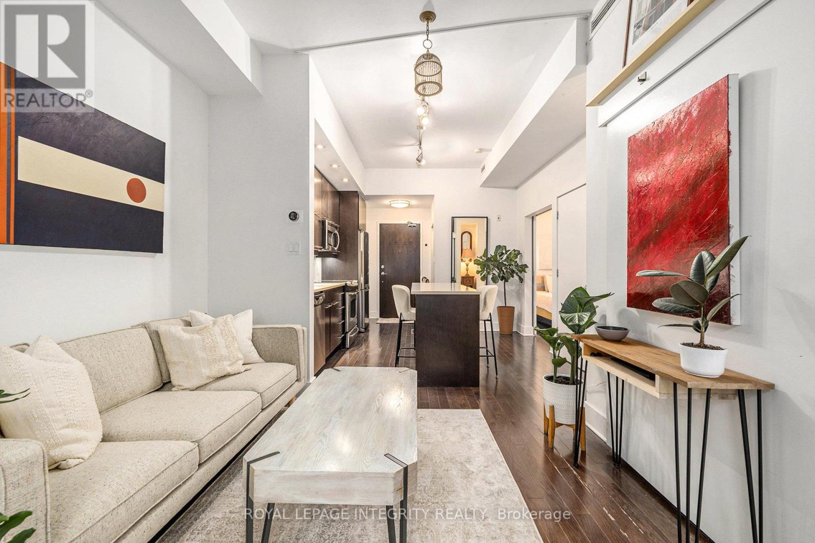 615 - 101 Richmond Road
