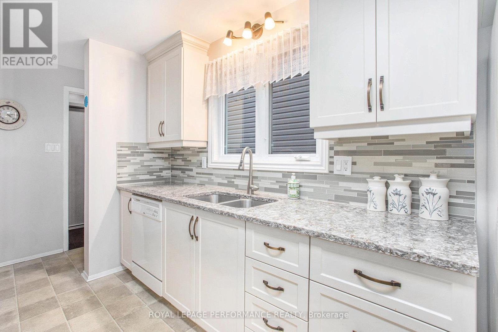 6097 Forestglen Crescent
