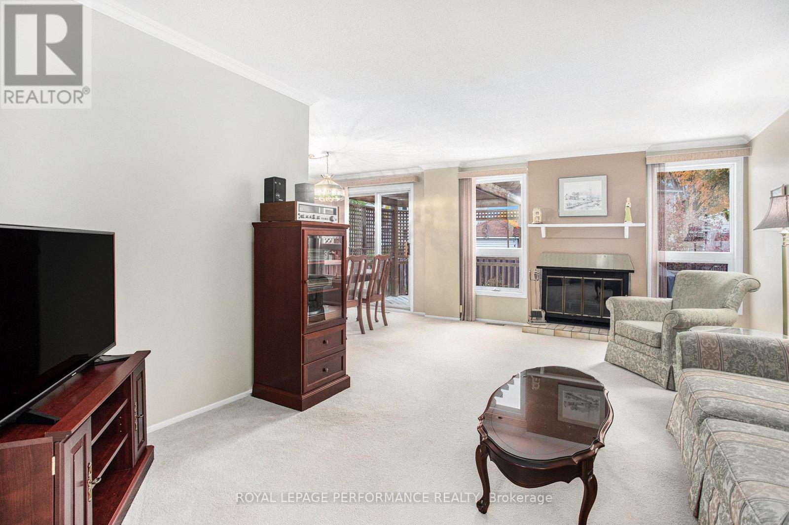 6097 Forestglen Crescent