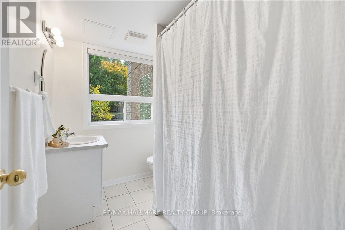 206 - 320 Centrum Boulevard