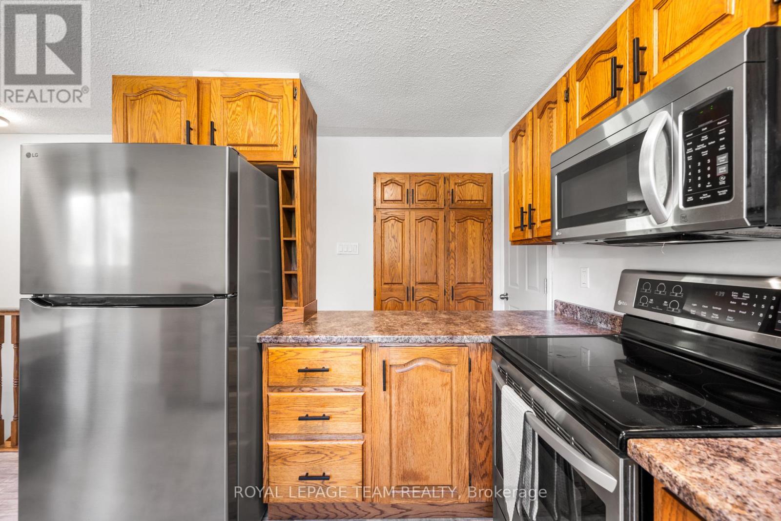 6521 Jack Pine Crescent