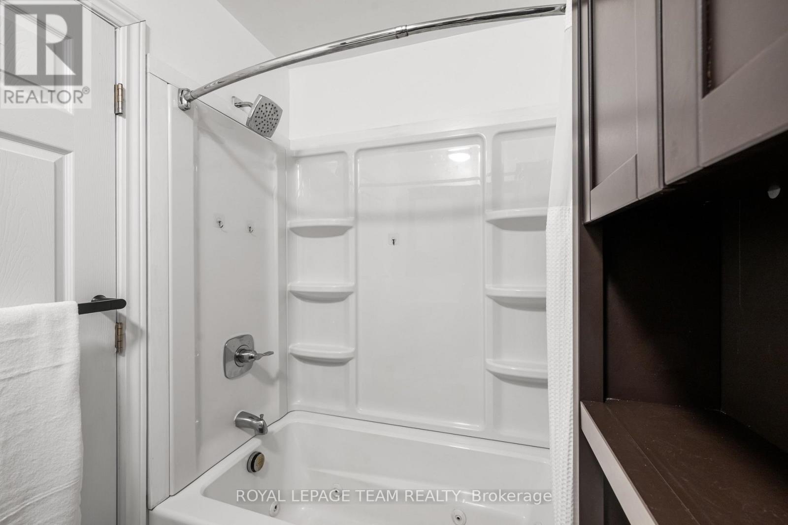 6521 Jack Pine Crescent