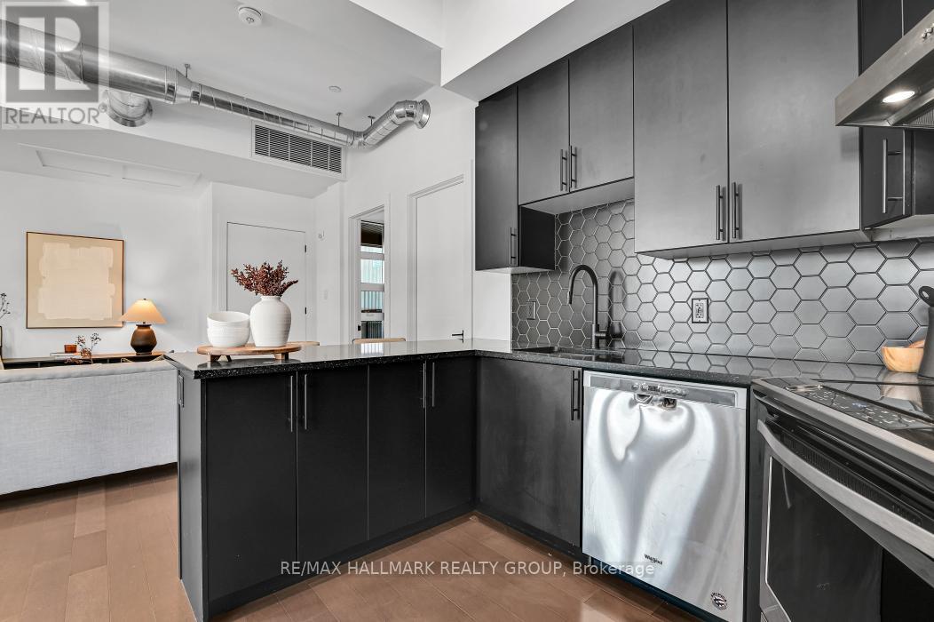 103 - 101 Pinhey Street