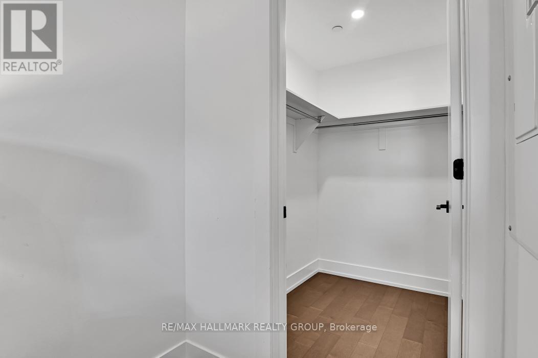 103 - 101 Pinhey Street