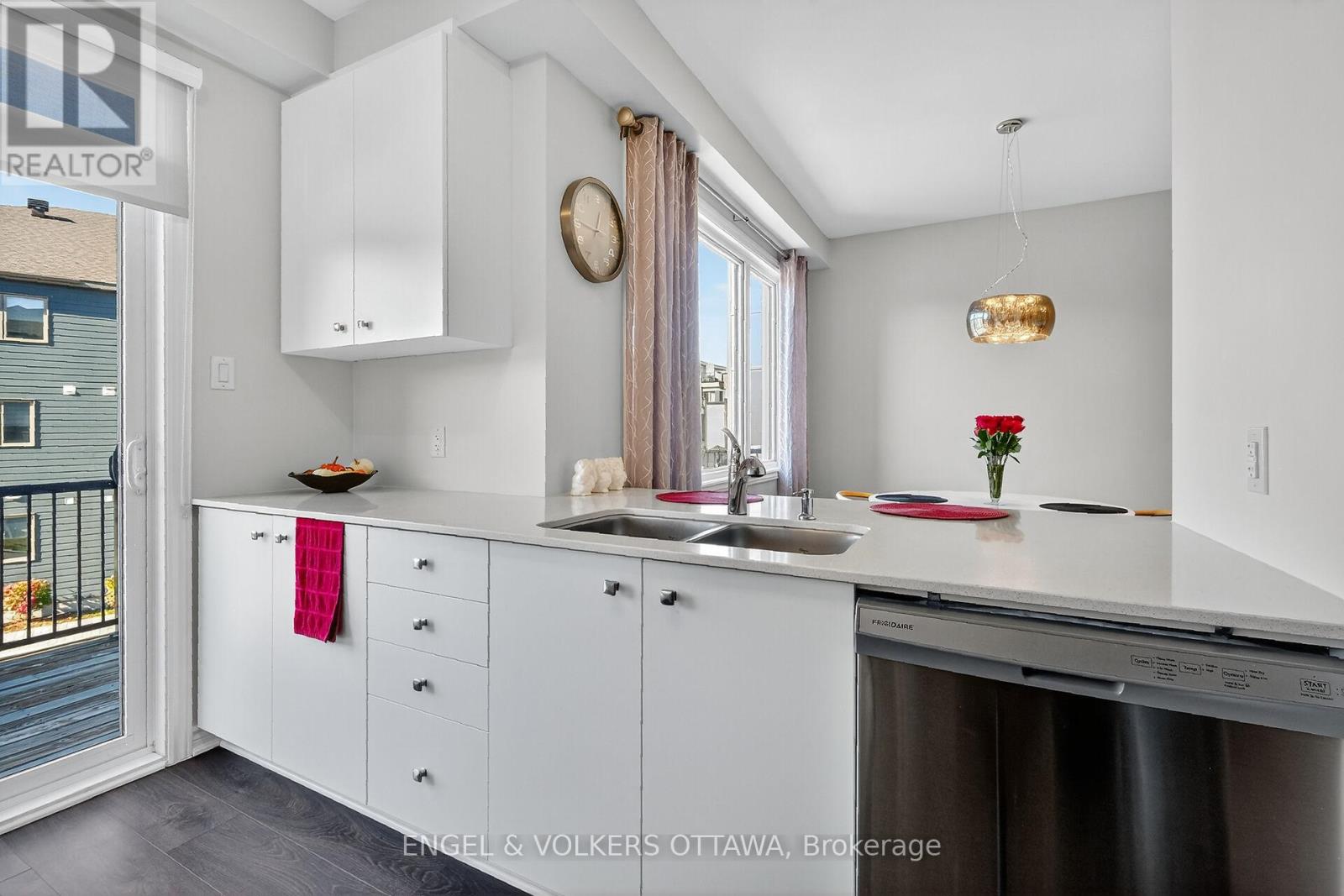 827 Kiniw Private Se