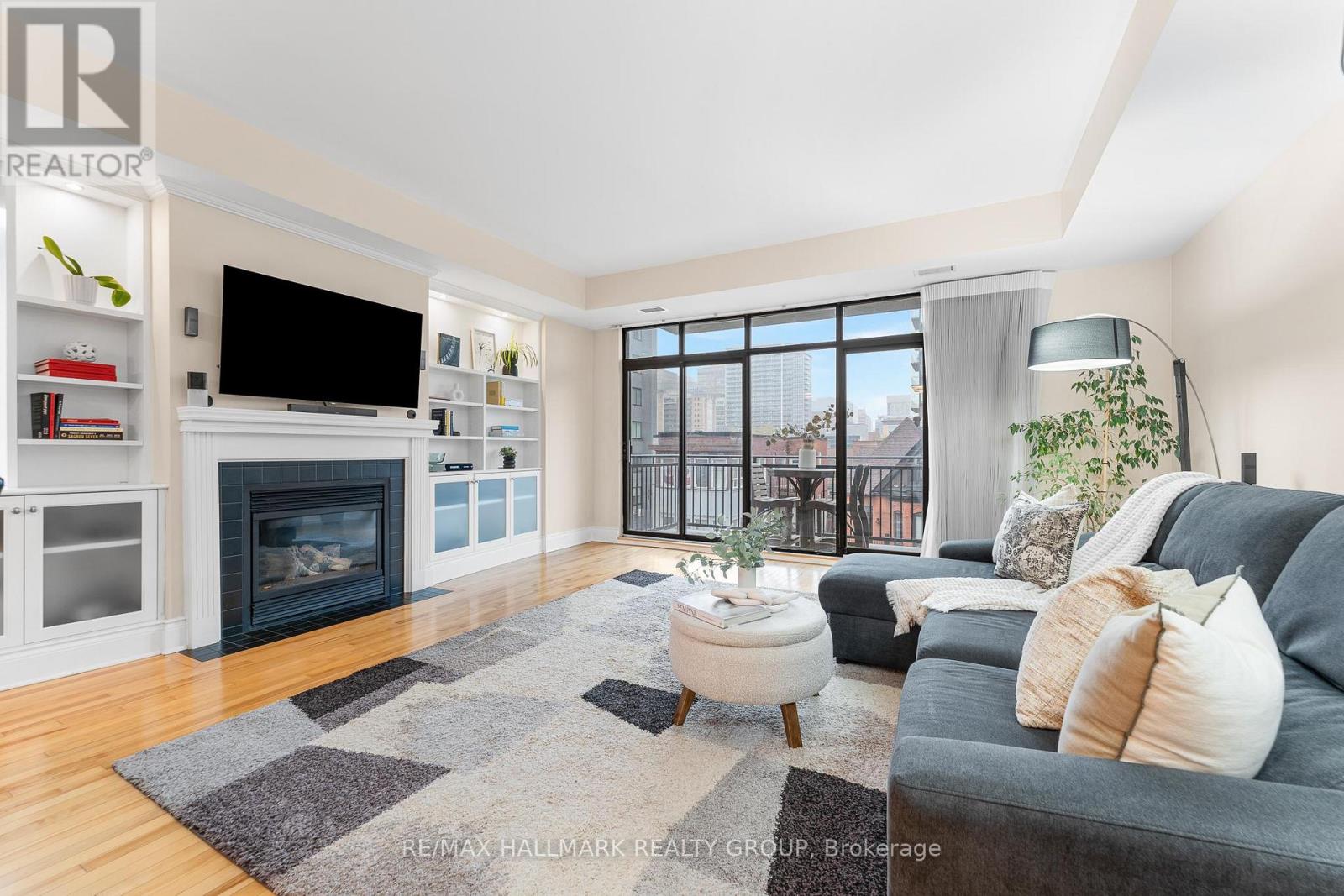 401 - 374 Cooper Street