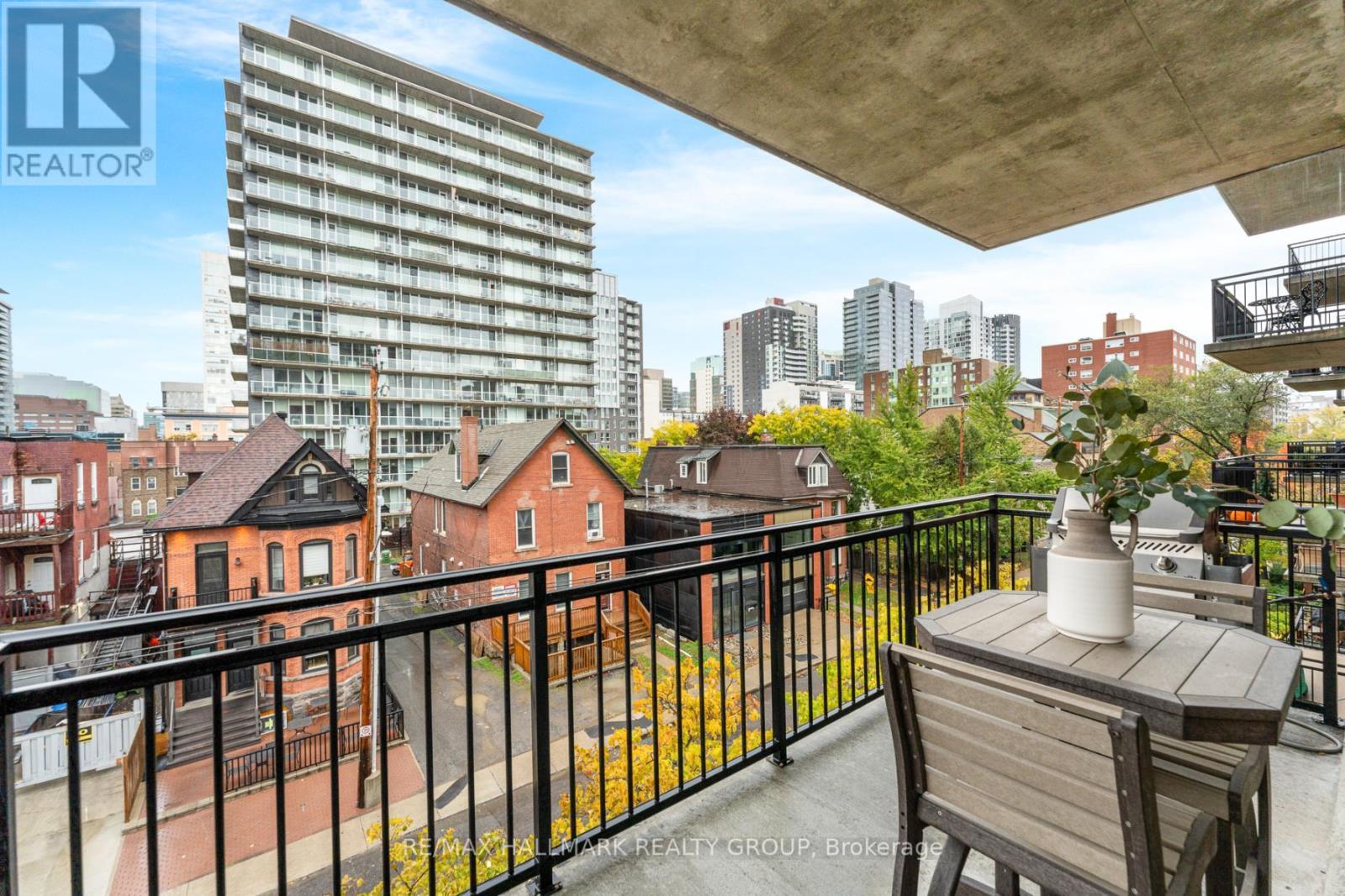 401 - 374 Cooper Street