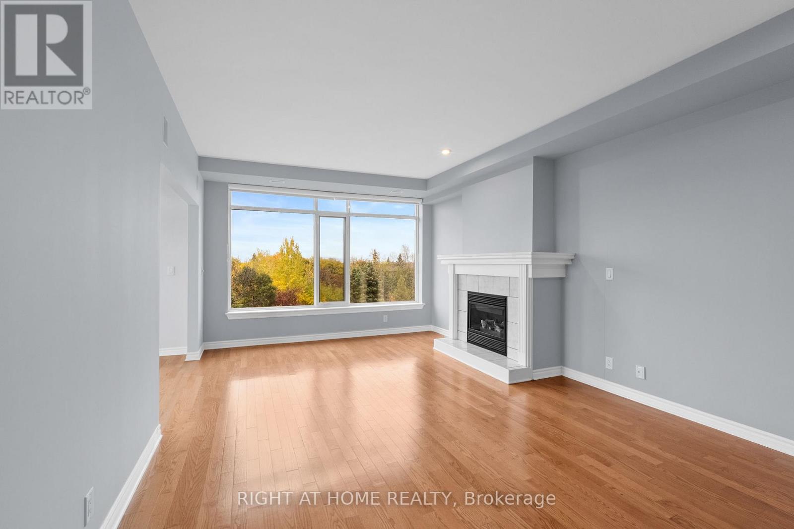 703 - 136 Darlington Private