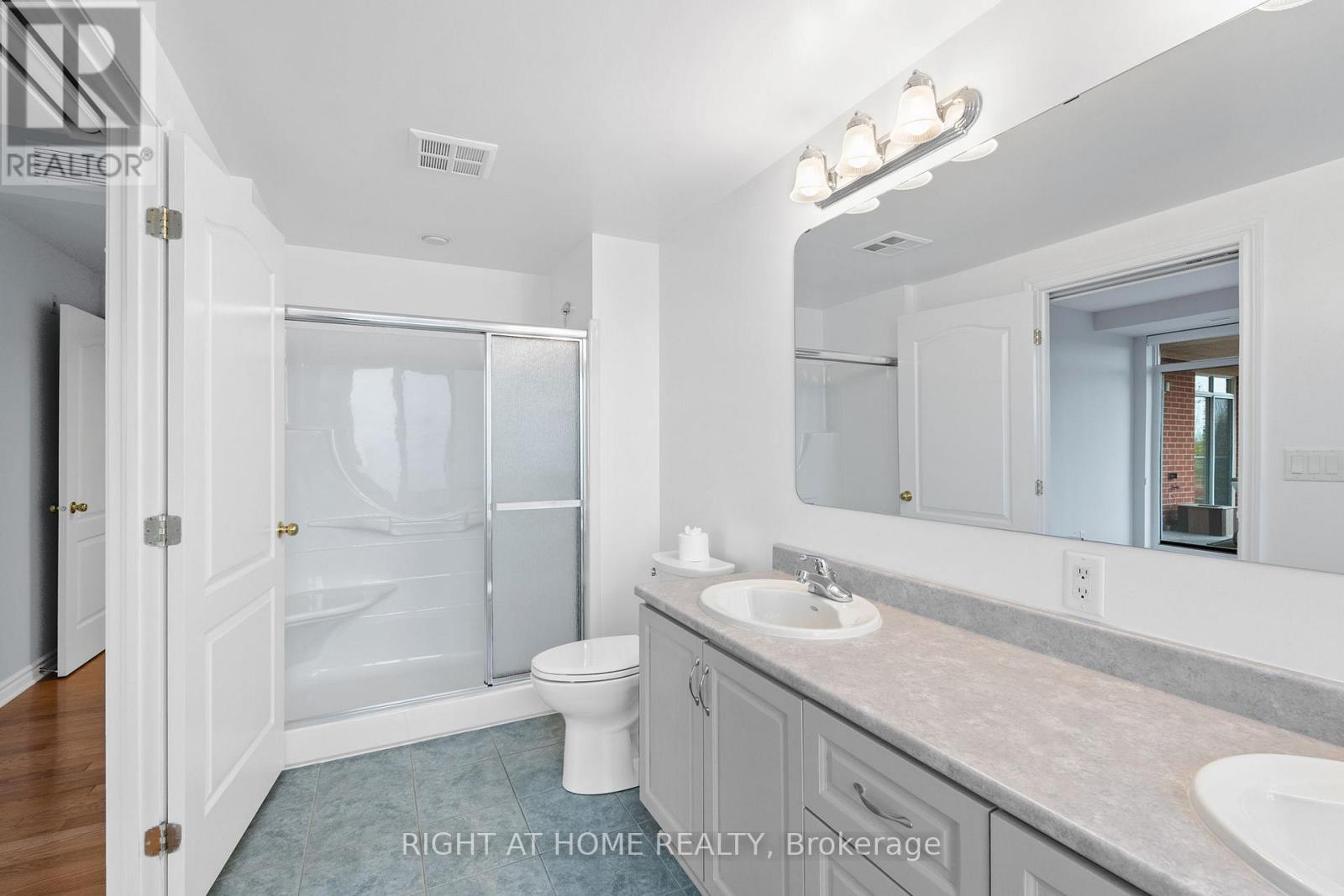 703 - 136 Darlington Private