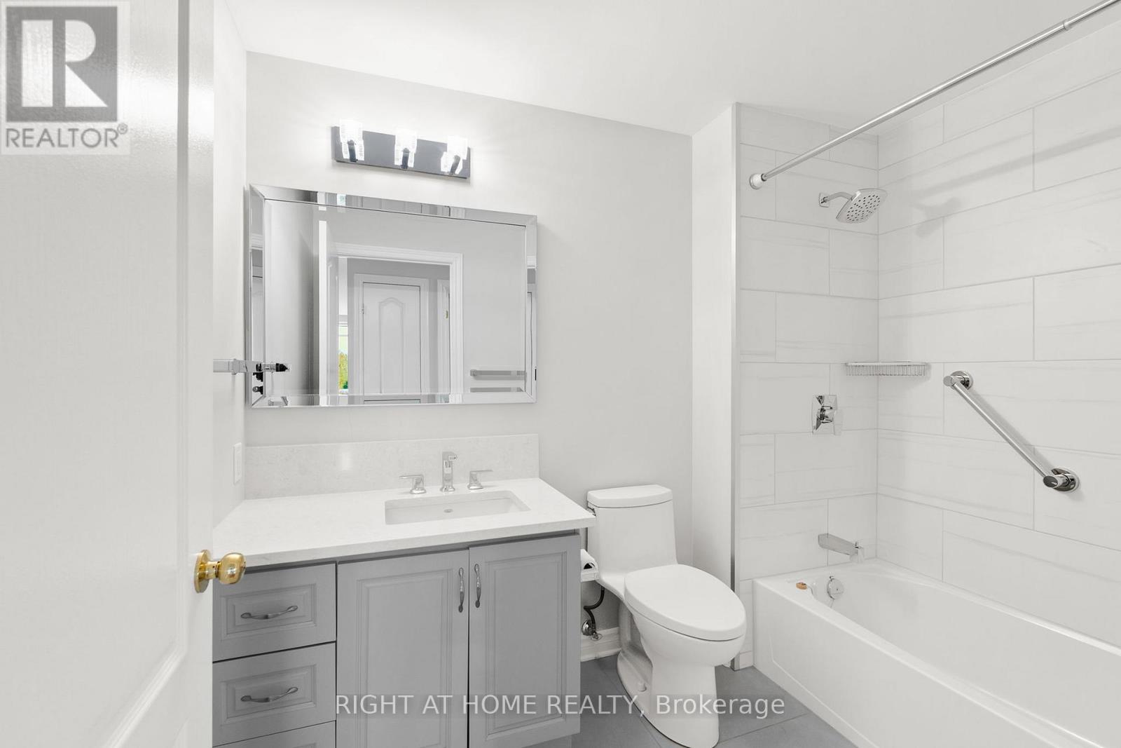 703 - 136 Darlington Private