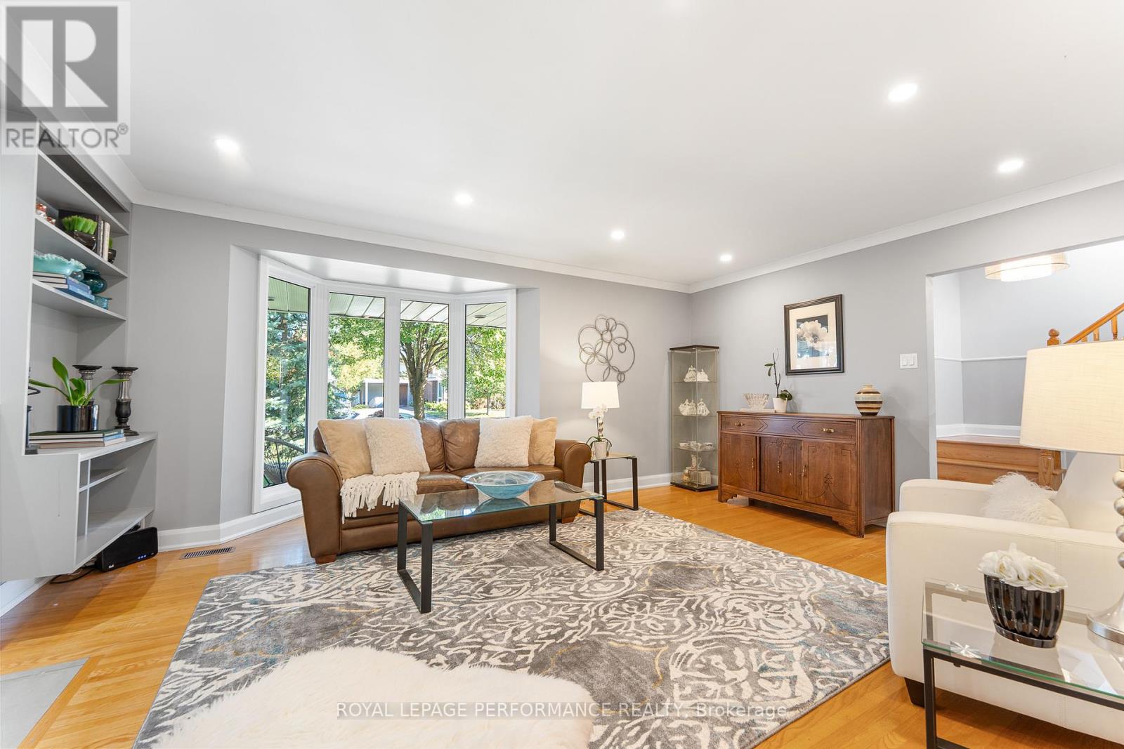 3026 Southmore Drive E