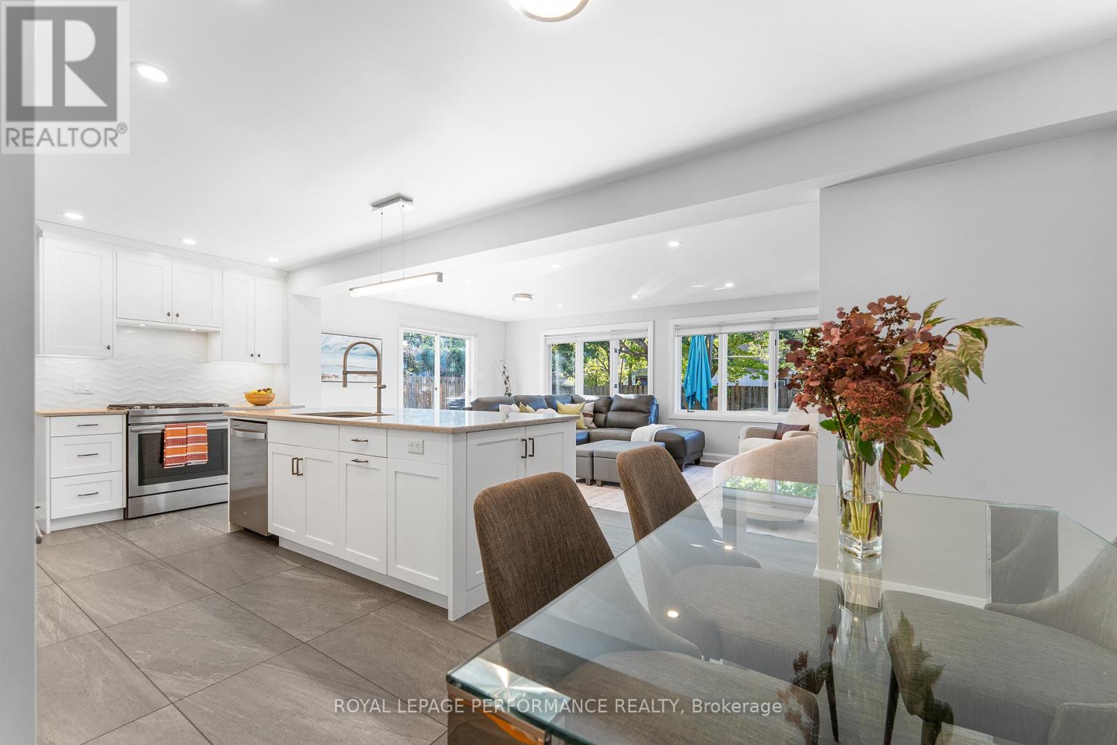 3026 Southmore Drive E