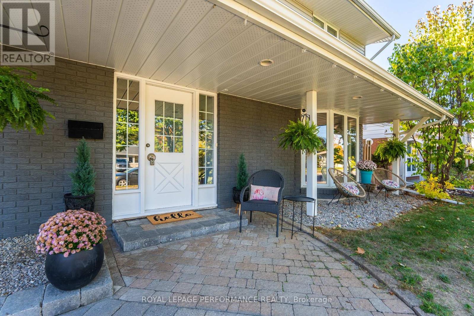 3026 Southmore Drive E