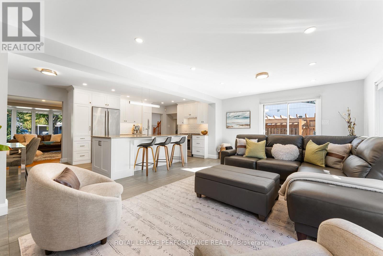 3026 Southmore Drive E