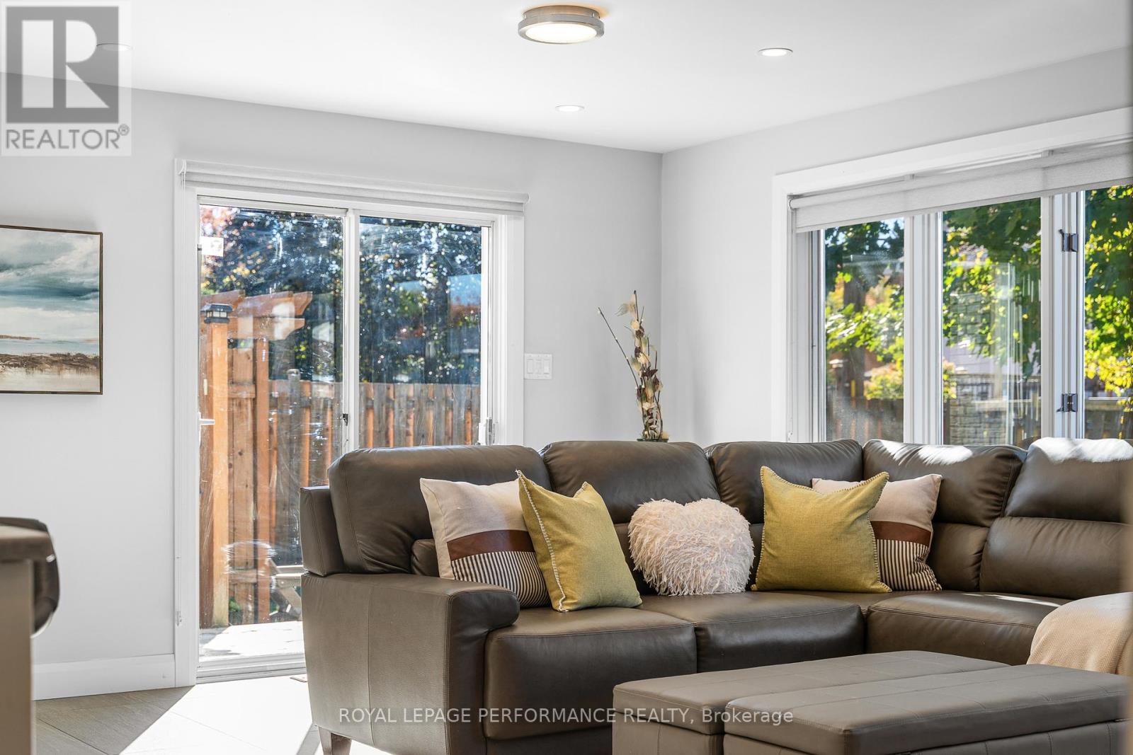 3026 Southmore Drive E