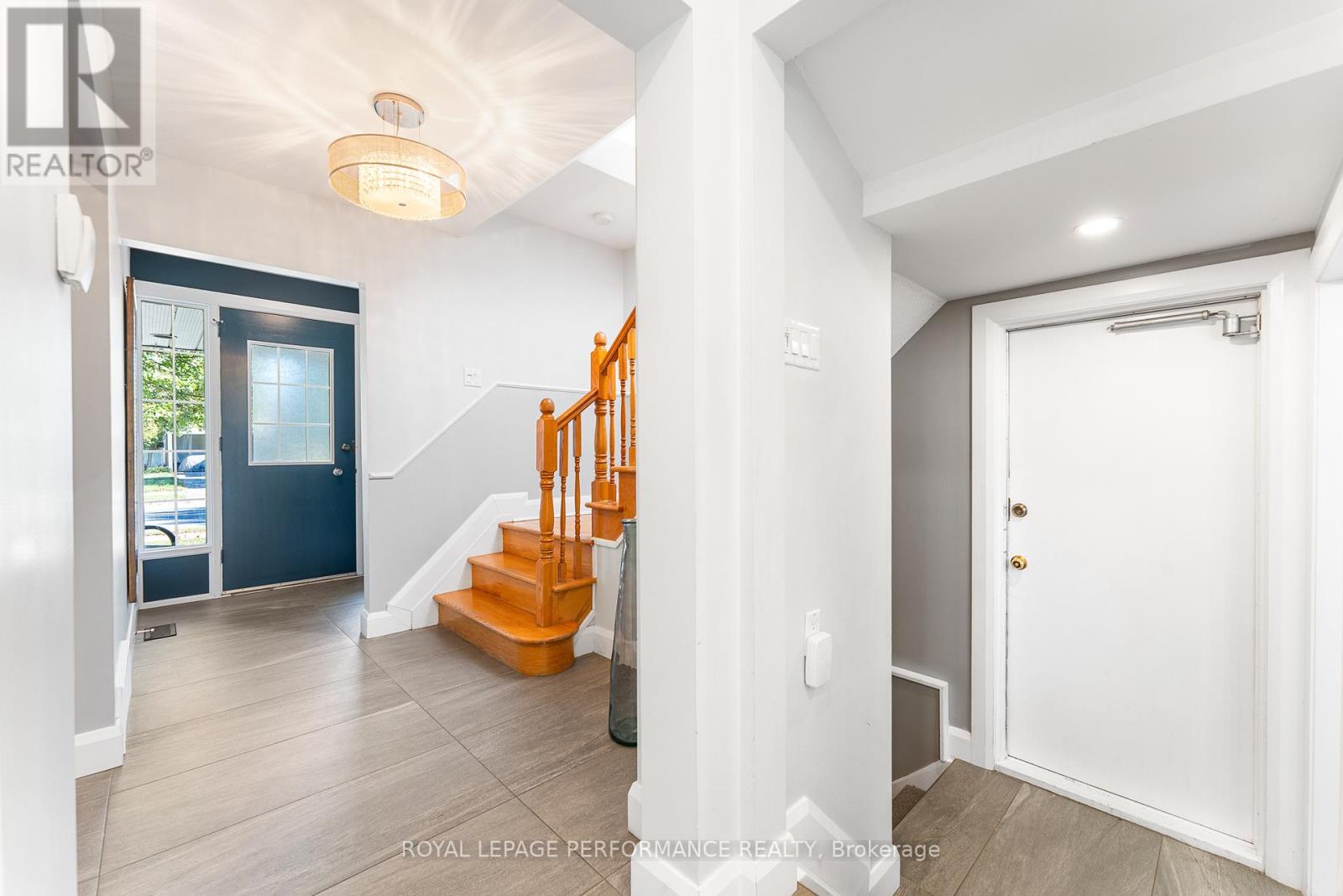 3026 Southmore Drive E