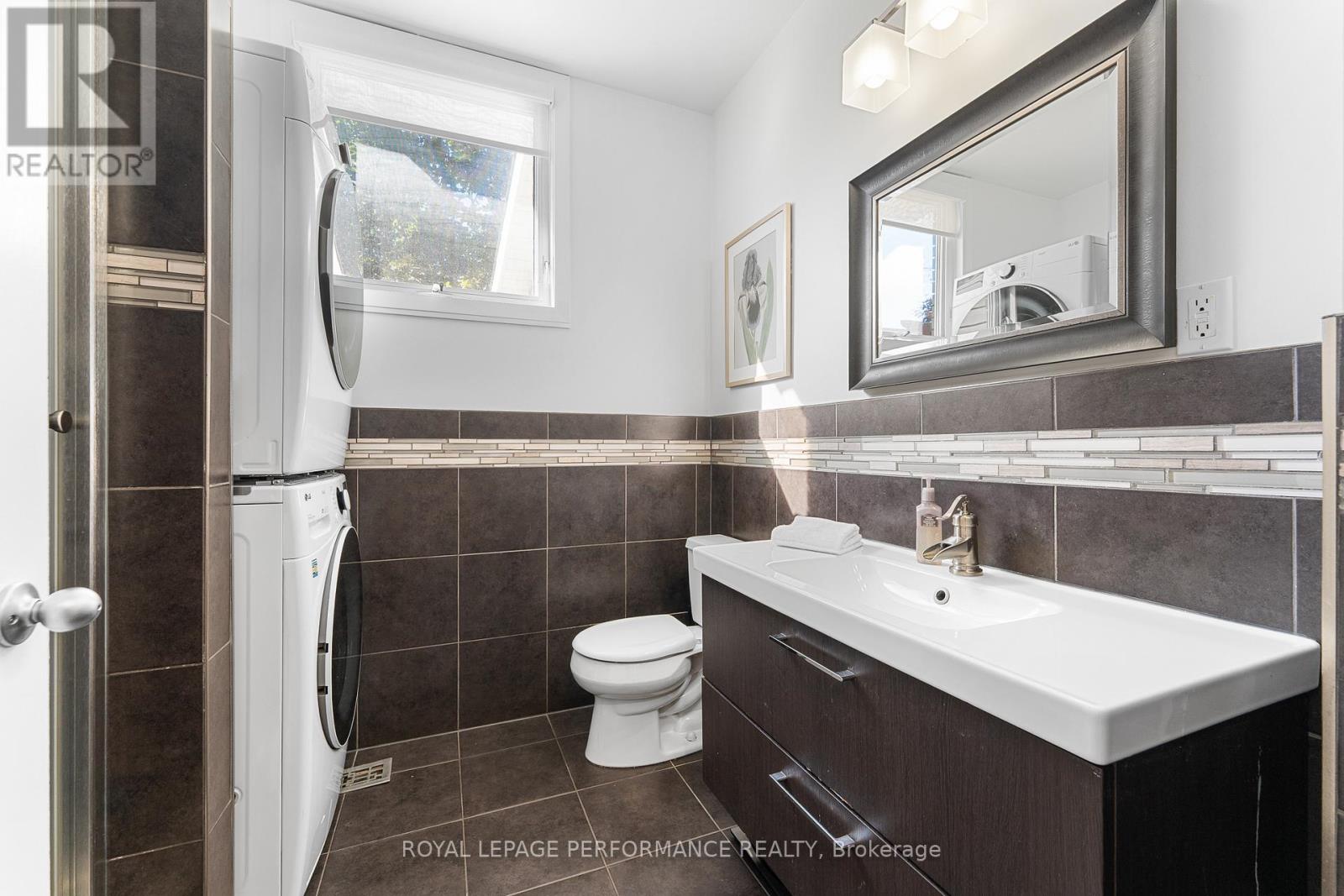 3026 Southmore Drive E