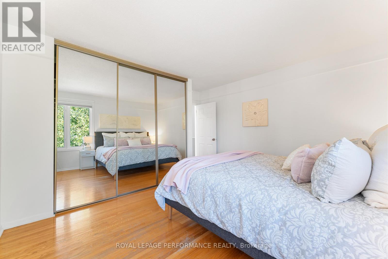 3026 Southmore Drive E