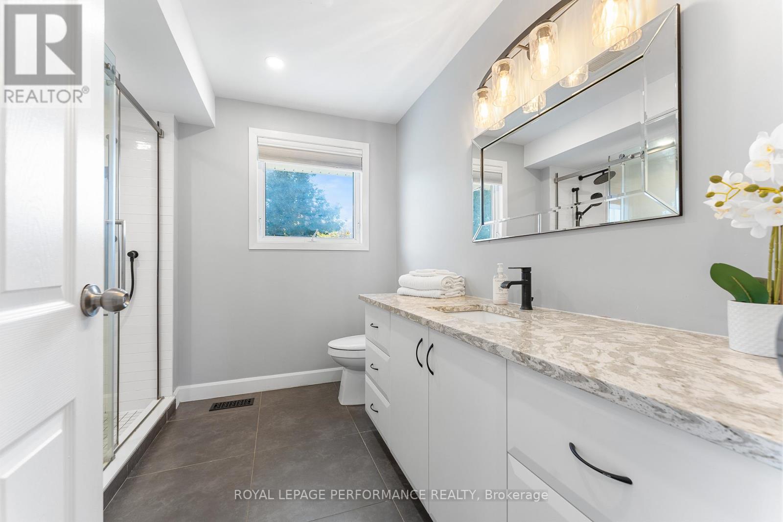 3026 Southmore Drive E