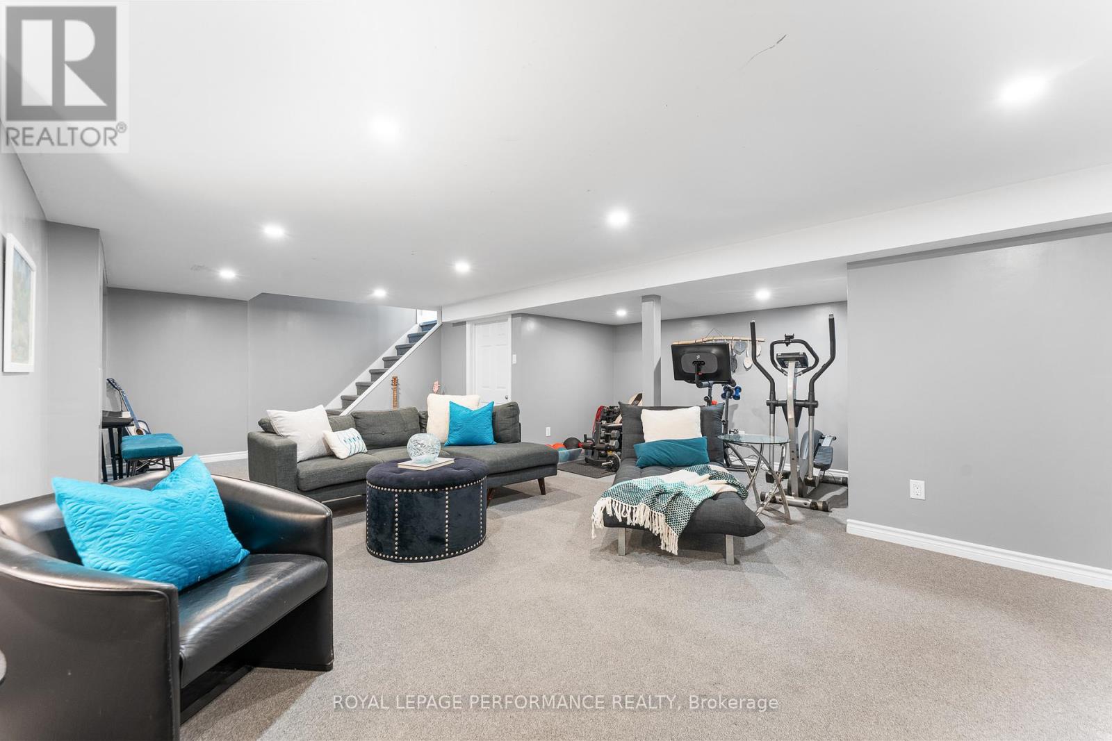 3026 Southmore Drive E