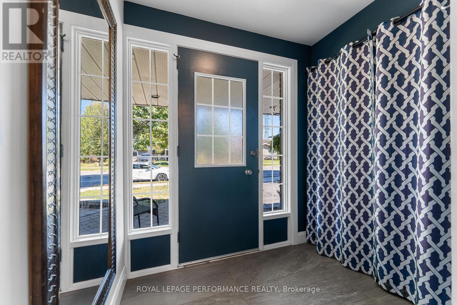 3026 Southmore Drive E