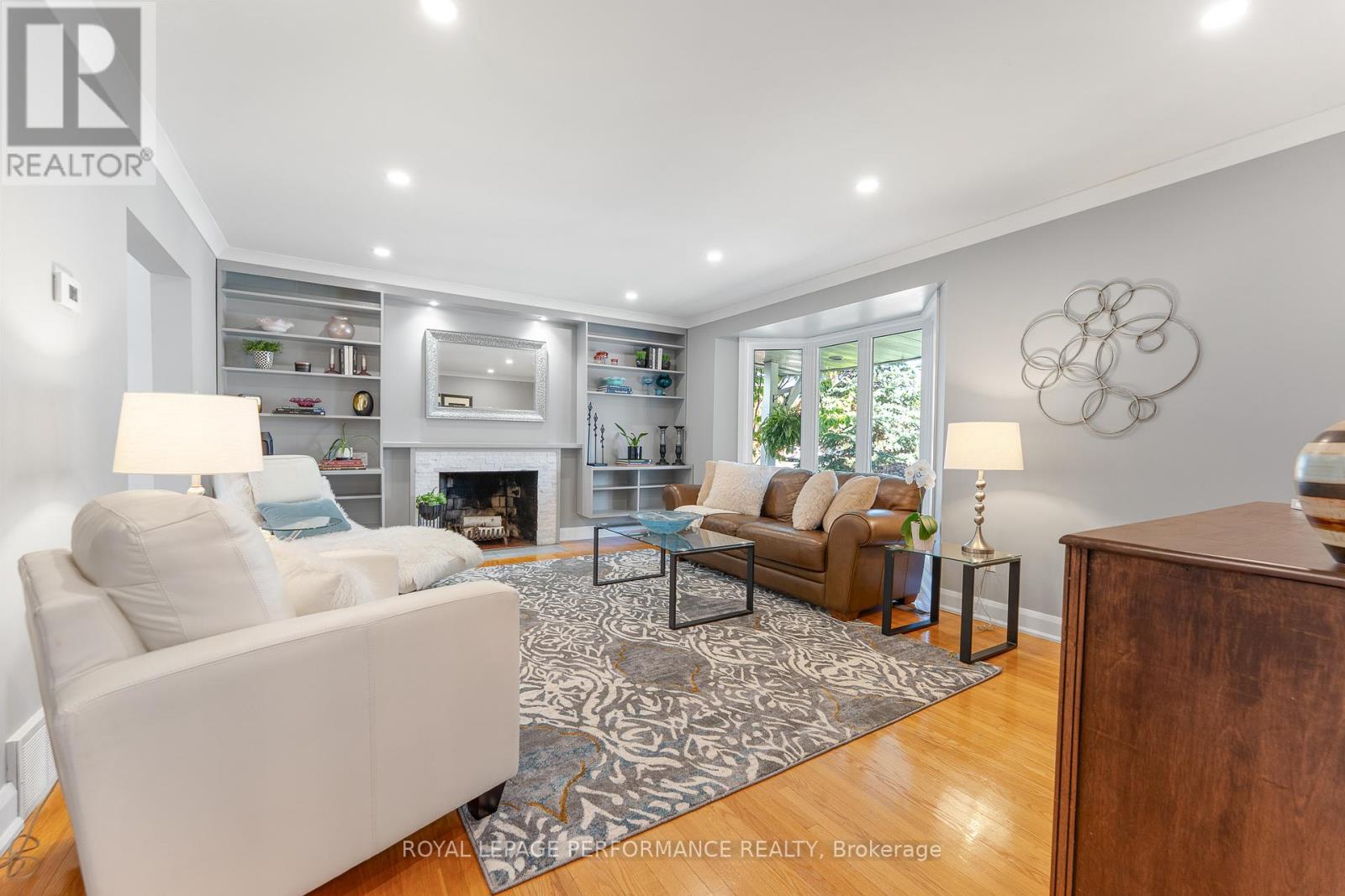 3026 Southmore Drive E